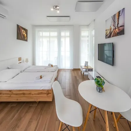 Anchor By Hellobalatonlelle Bed & Breakfast *