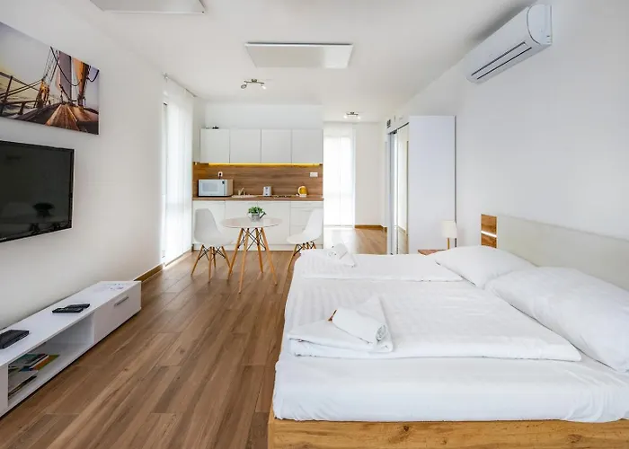 Anchor By Hellobalatonlelle 住宿加早餐酒店 3*